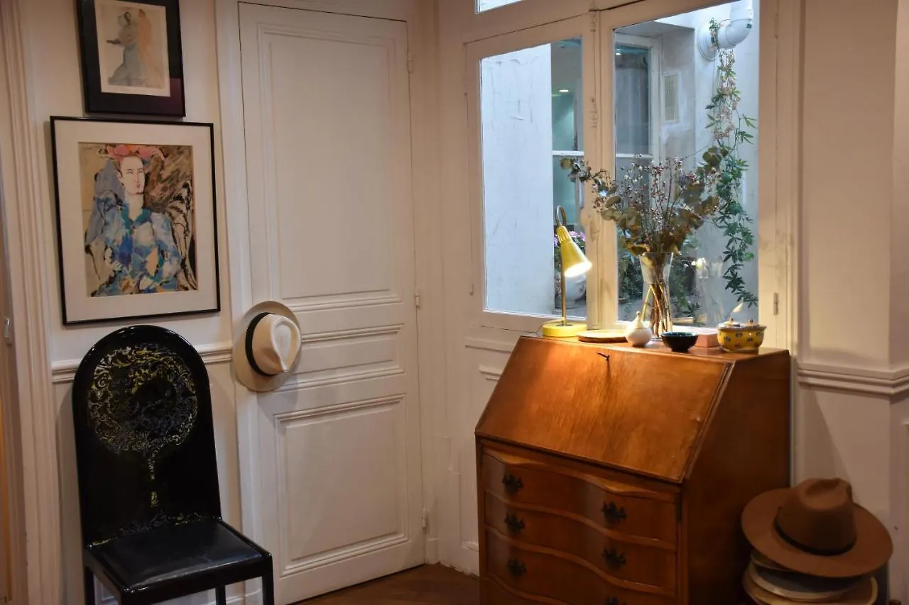 Rue De Paradis Paris Apartment